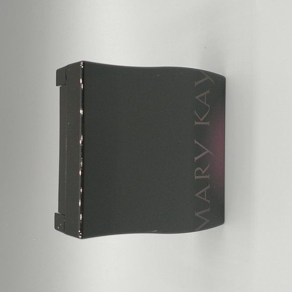 Mary Kay Refillable Compact with Mirror - Picture 2 of 6